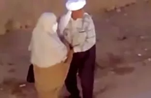 XXX جوان آسیایی در عکس متحرک کیر و کس آشپزخانه گیر کرده است
