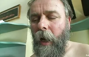 XXX Cumshot در دهان یک عکسهای سکسی کیر کس دختر با لبهای رنگ شده