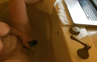 XXX گربه عکس سکسی کیرتو کس مودار توسط ویبراتور صورتی لعنتی می شود