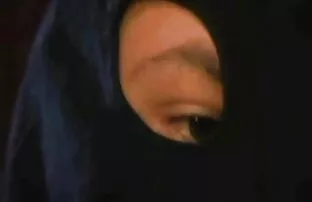 XXX جانور دختری فقیر را در عکسهای سکسی کیر کوس دهان تجاوز می کند