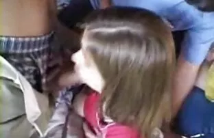 XXX پورنو کیرکوس خارجی روسی با یک کودک مشغول قربانی خواب