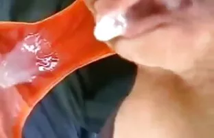 XXX خواهر انجمن کیر در کس خواهرش چطور مکش می کند