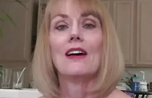 XXX دختری در اتاق استراحت عکسهای سکسی کیر تو کس سونا برهنه و برهنه می شود