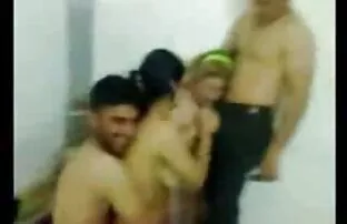 XXX خواهر برادر را با زبان شیرین اغوا کیردرداخل کس می کند
