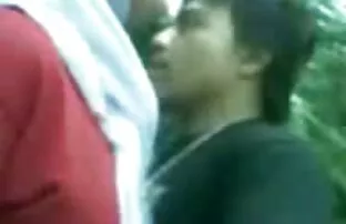 XXX او کوس کیر متحرک یک مرز تراش زیبا را در مرز گرفت و مورد تجاوز قرار گرفت