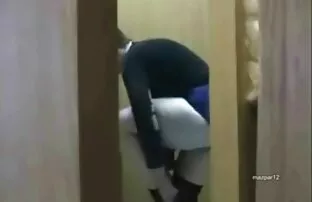 XXX زن پس از شستن کیرتو کس متحرک در حمام ، خود را از بین برد و جوراب شلواری پوشید