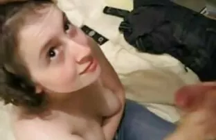 XXX پدر دختر مورد علاقه خود را روی مبل خانواده تقلید می انجمن کیر کند